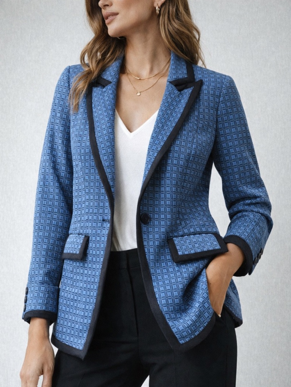 Cabi Textured Blue Blazer Contrast Trim Size M Chic Structured Jacket